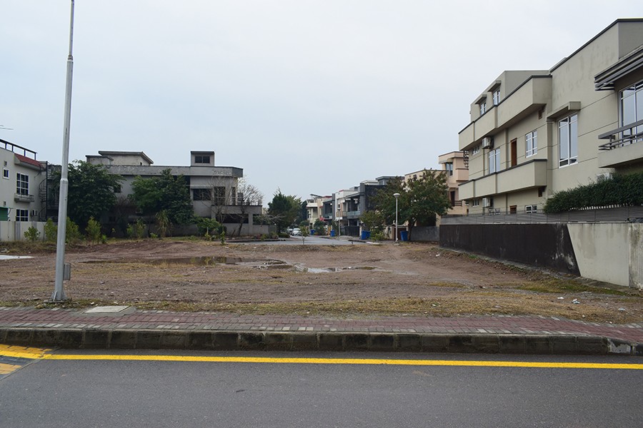 Street #6, Plot #37, Sector B, DHA 4